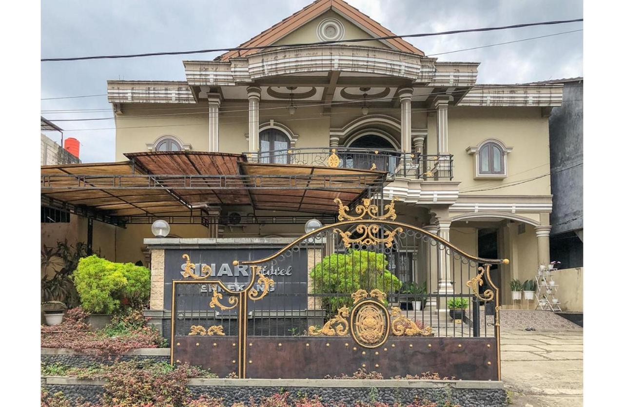 Sinar Hotel Enrekang Bagian luar foto